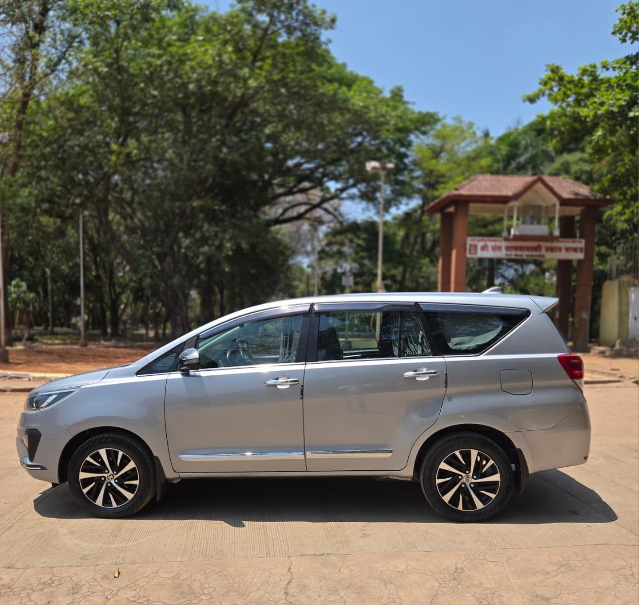 Innova Crysta 